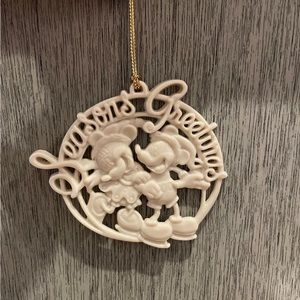 Lenox "SEASONS GREETINGS" Disney Mickey & Minnie Mouse Christmas Ornament